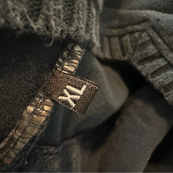 Desigual Y2K T-Shirt Long Sleeve V-Neck Top Peacock Colorful Size Extra Large - Picture 8 of 8